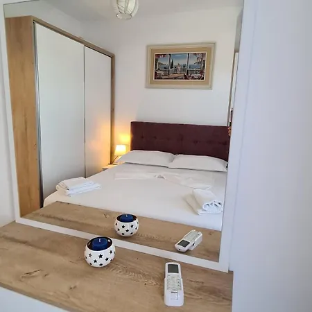 Modern By The Fishta Q5 23 Apartment